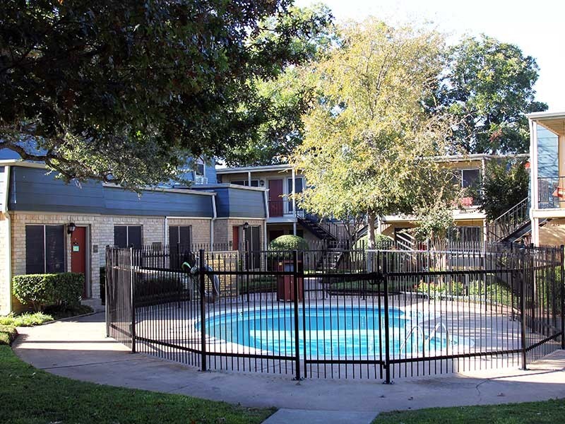 University Place Apartments in Waco, TX - Building Photo