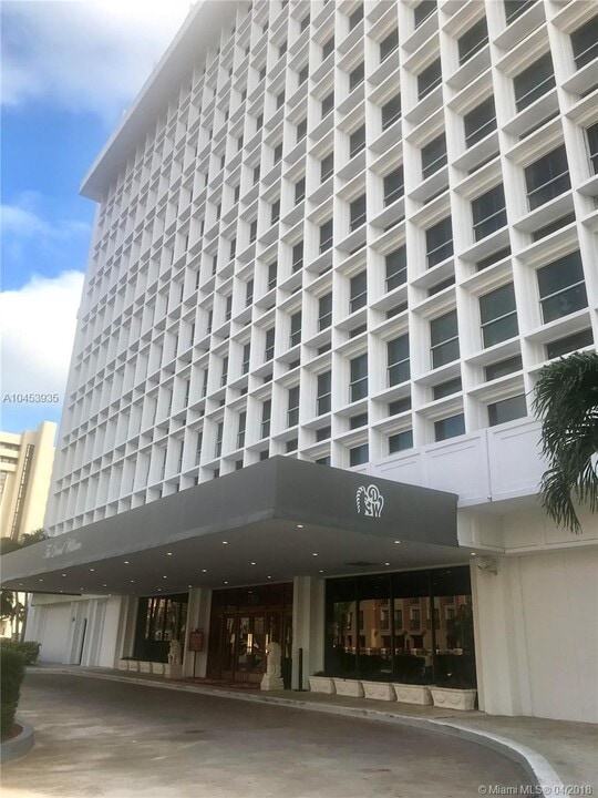 700 Biltmore Way, Unit PH-1206 in Coral Gables, FL - Foto de edificio