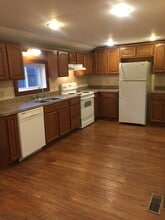222 E Hamilton St in Wellington, OH - Building Photo - Building Photo