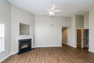 826 Red Oak Tree Dr in Fuquay Varina, NC - Building Photo - Building Photo