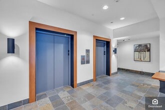 121 Vine St, Unit 701 in Seattle, WA - Foto de edificio - Building Photo