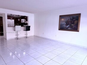 15470 SW 82nd Ln in Miami, FL - Foto de edificio - Building Photo