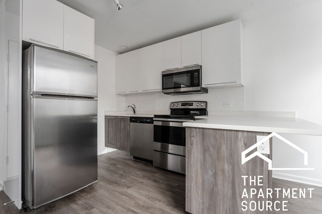 940 W Winona St in Chicago, IL - Building Photo