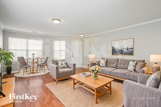 7264 Great Laurel Dr in Raleigh, NC - Foto de edificio - Building Photo