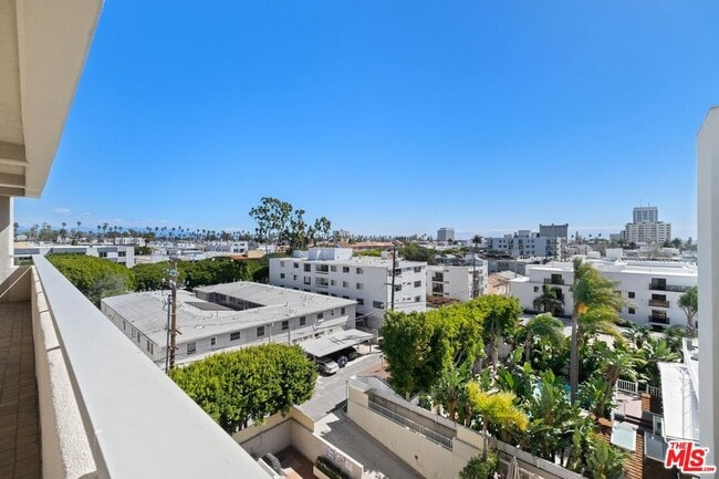 801 Ocean Ave in Santa Monica, CA - Building Photo - Building Photo