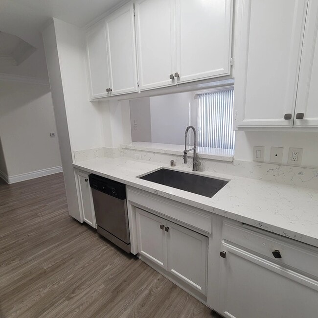 2669 S Barrington Ave in Los Angeles, CA - Building Photo - Building Photo