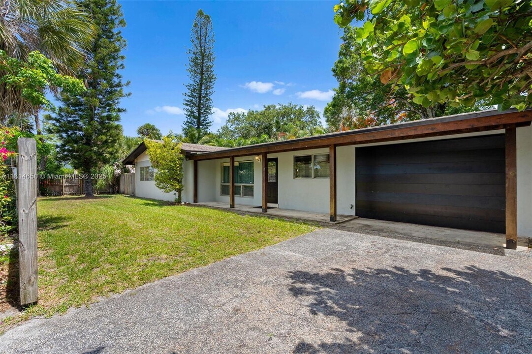 1708 SW 11th St in Fort Lauderdale, FL - Building Photo