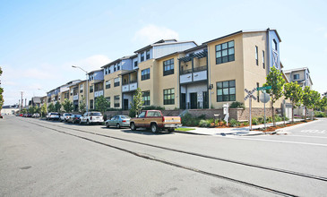 The Estuary in Oakland, CA - Foto de edificio - Building Photo