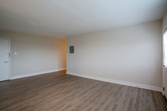 Chestnut Terrace Apartments in Philadelphia, PA - Building Photo - Interior Photo