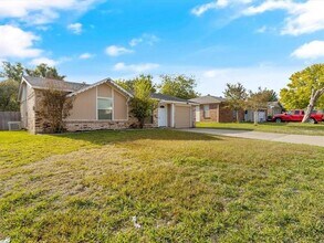 600 Sherman Dr in Mansfield, TX - Building Photo - Building Photo