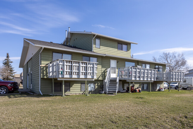 2727 78 Av SE in Calgary, AB - Building Photo - Building Photo