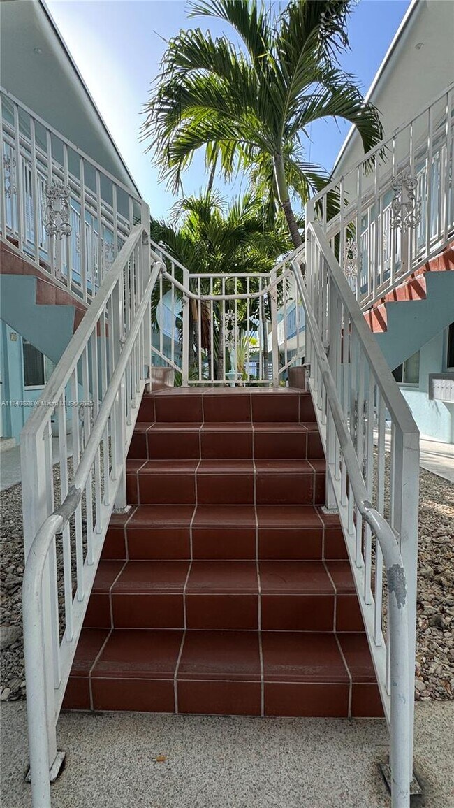 401 Collins Ave in Miami Beach, FL - Building Photo - Building Photo