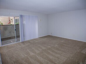 5523 Adobe Falls Rd-Unit -1 in San Diego, CA - Building Photo - Building Photo