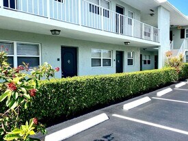 665 Glouchester St in Boca Raton, FL - Building Photo