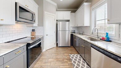 636 Clay St in Bryan, TX - Building Photo - Building Photo