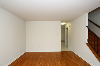 Sleeping Giant Apartments in Vernon Rockville, CT - Building Photo - Interior Photo