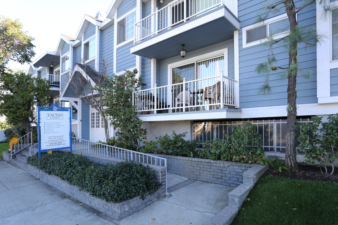 Encino Gardens Apartments in Encino, CA - Building Photo