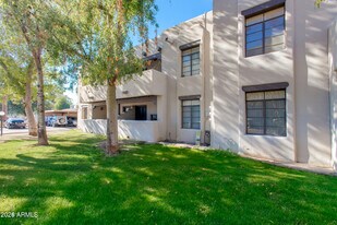 1449 E Highland Ave in Phoenix, AZ - Building Photo