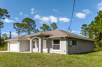 3803 East 9th Street in Lehigh Acres, FL - Foto de edificio - Building Photo