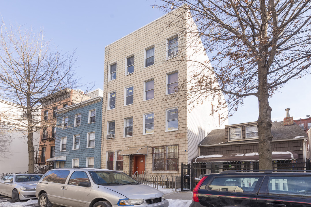 68 Maujer St in Brooklyn, NY - Building Photo