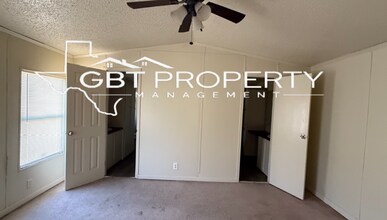 410 E Collins St in Bremond, TX - Building Photo - Building Photo