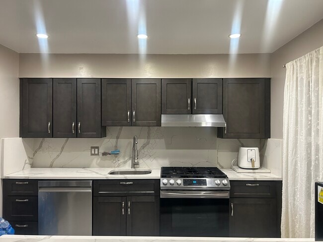 1008 Travis Ln in Gaithersburg, MD - Building Photo - Building Photo