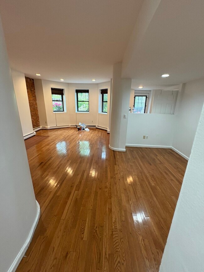 390 Riverway, Unit 2 in Boston, MA - Building Photo - Building Photo