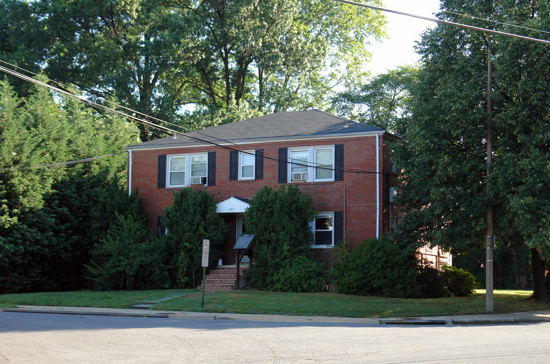 202 Gibson St in Falls Church, VA - Foto de edificio