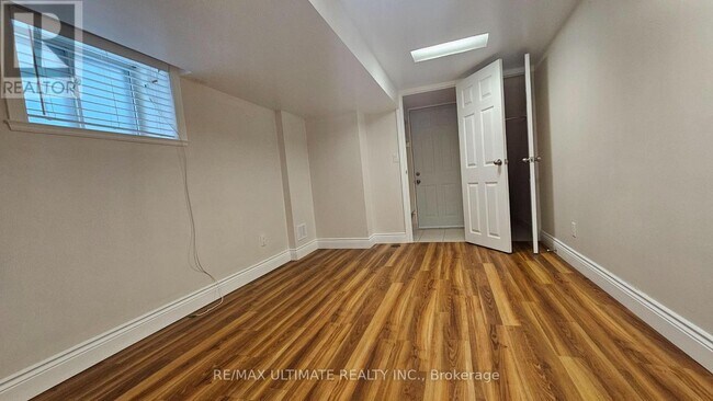 905 Lansdowne Ave in Toronto, ON - Building Photo - Building Photo