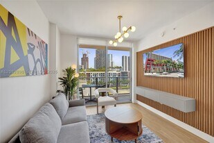 90 NE 32nd St in Miami, FL - Building Photo