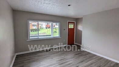 102 Glenbury St in Pittsburgh, PA - Building Photo - Building Photo