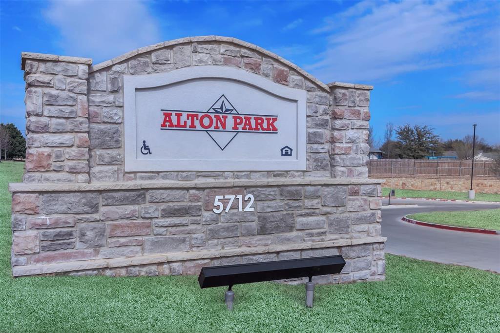 5712 Azle Ave in Fort Worth, TX - Building Photo