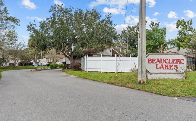 8300 Plaza Gate Ln, Unit 1082