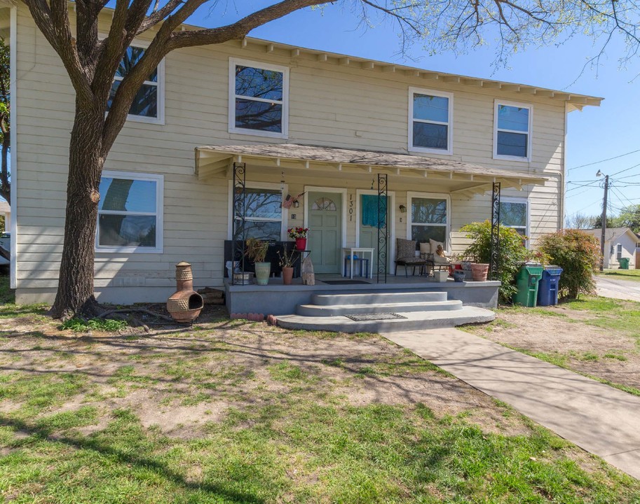 Elm Street Village in McKinney, TX - Building Photo