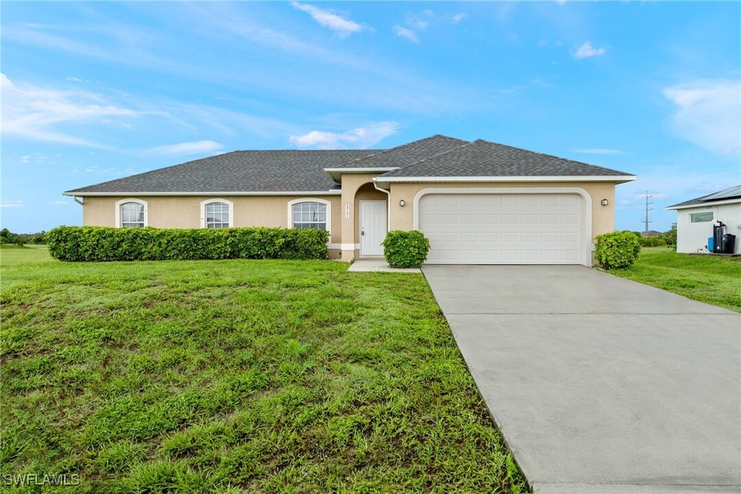 2721 NW Juanita Pl in Cape Coral, FL - Building Photo