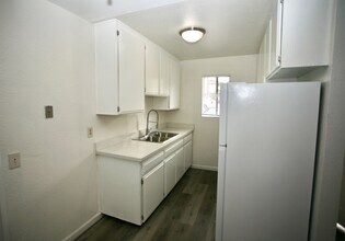 1392 Helix St in Spring Valley, CA - Building Photo - Building Photo