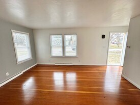 858 Clay St in Woodstock, IL - Building Photo