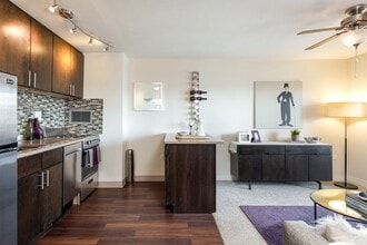 Baker Tower Apartments in Denver, CO - Foto de edificio - Building Photo