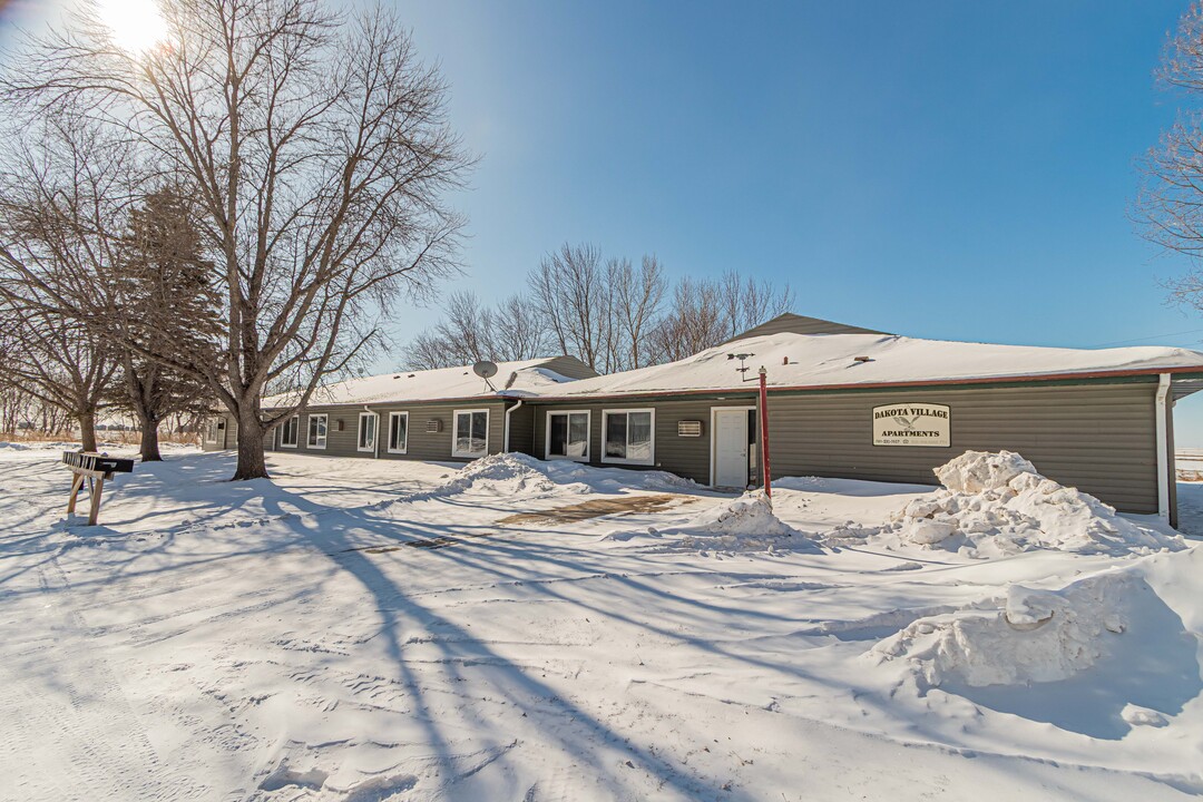 Dakota Village in Finley, ND - Building Photo