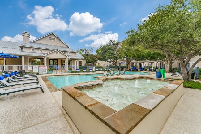 Parkside Crossing in Austin, TX - Foto de edificio - Building Photo