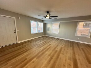 629 SE Oak St in Minneapolis, MN - Foto de edificio - Building Photo