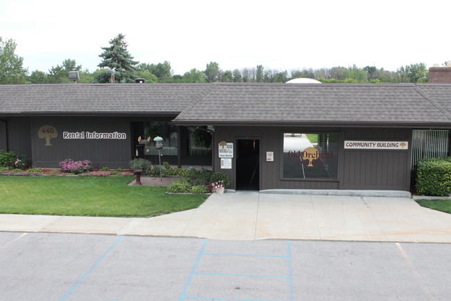 Old Orchard By The Bay Apartments in Essexville, MI - Foto de edificio - Building Photo