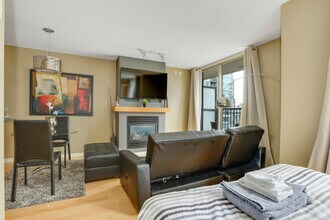989 Richards St in Vancouver, BC - Building Photo - Building Photo