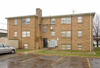 1167 Robert St S in West St. Paul, MN - Foto de edificio - Building Photo