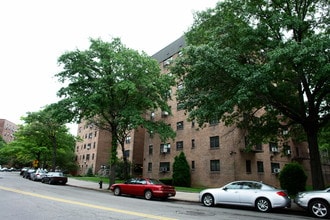 13820 31st Rd in Flushing, NY - Foto de edificio - Building Photo