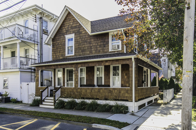 42 Central Ave in Ocean Grove, NJ - Foto de edificio - Building Photo