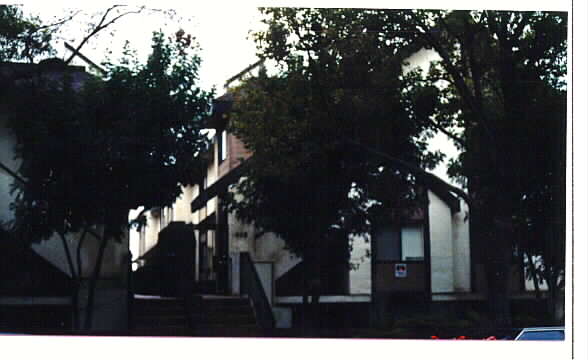 448 W Windsor Rd. in Glendale, CA - Foto de edificio - Building Photo