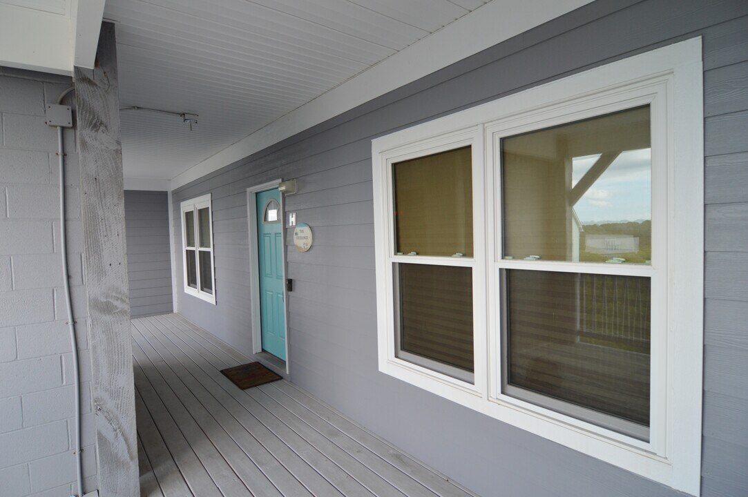 108 Pelican Dr in Atlantic Beach, NC - Building Photo