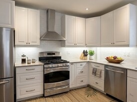 117 Chaplin Crescent in Toronto, ON - Building Photo