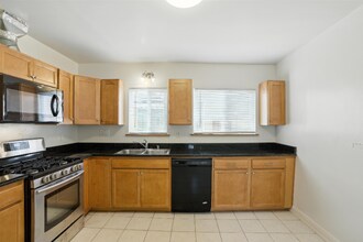 1467 N Campus Ave in Wilmington, CA - Building Photo - Building Photo